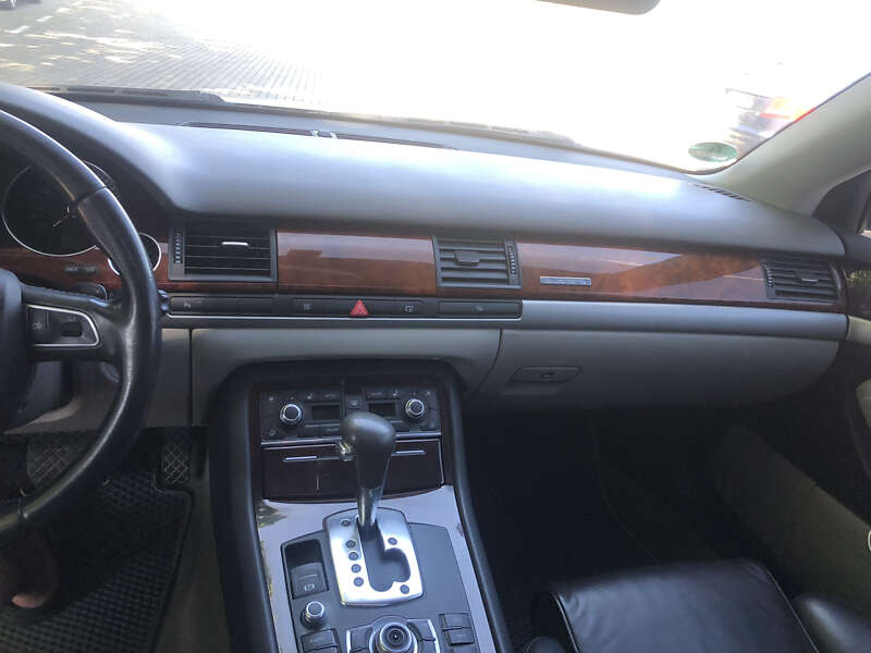 Седан Audi A8 2009 в Копичинці
