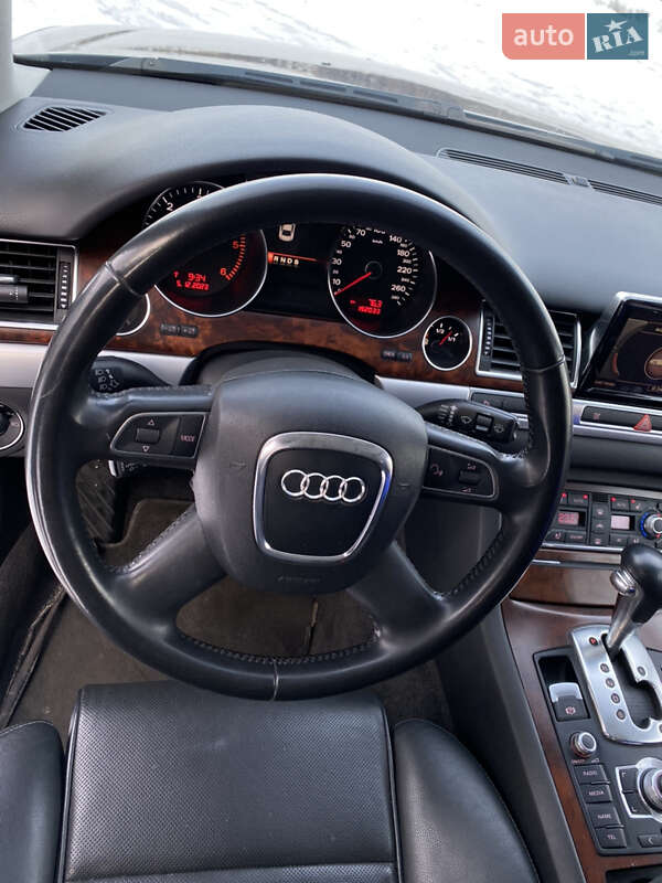 Седан Audi A8 2009 в Звягеле