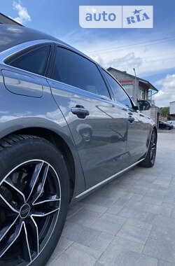 Седан Audi A8 2014 в Ровно