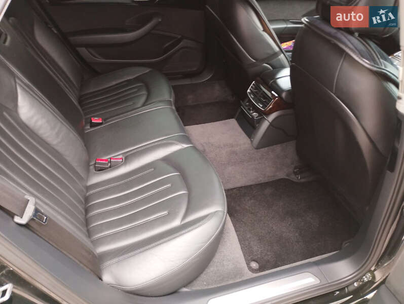 Седан Audi A8 2017 в Залещиках