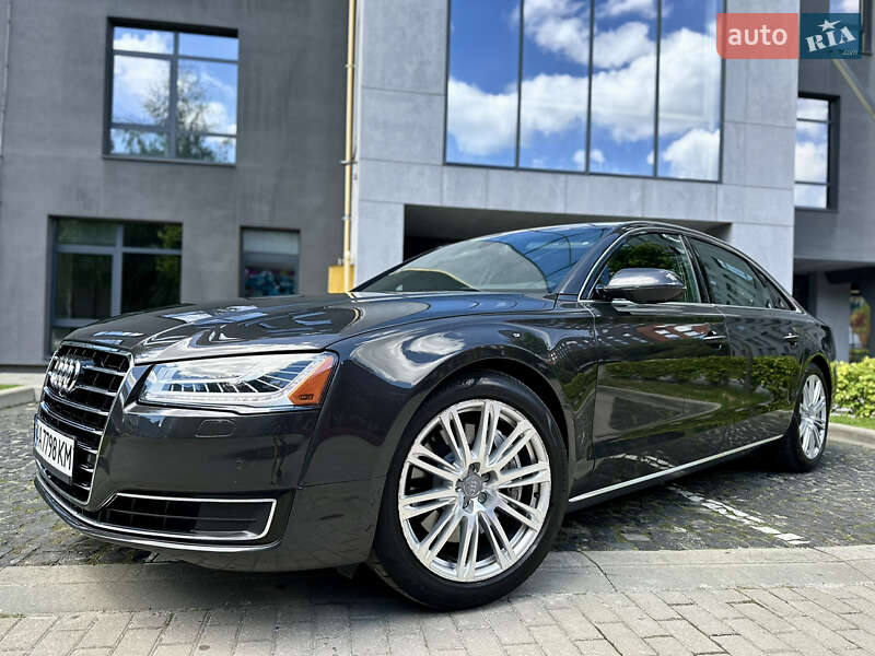 Седан Audi A8 2015 в Львові