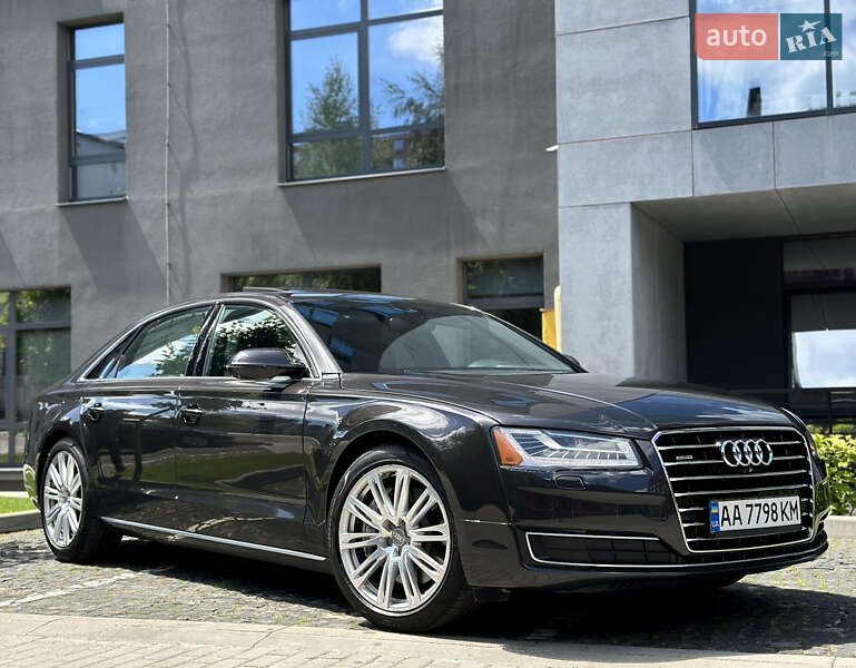Седан Audi A8 2015 в Львові