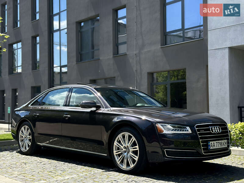 Седан Audi A8 2015 в Львові
