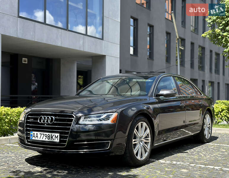 Седан Audi A8 2015 в Львові