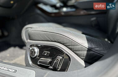 Седан Audi A8 2015 в 