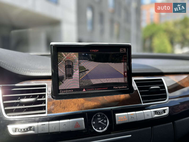 Седан Audi A8 2015 в Львові