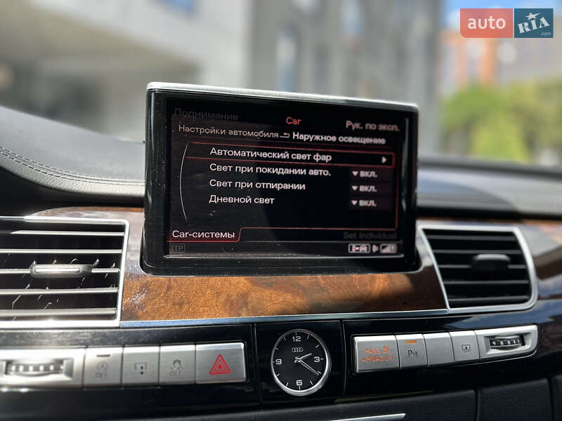 Седан Audi A8 2015 в Львові