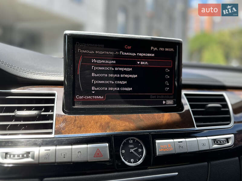 Седан Audi A8 2015 в Львові