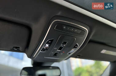Седан Audi A8 2015 в 
