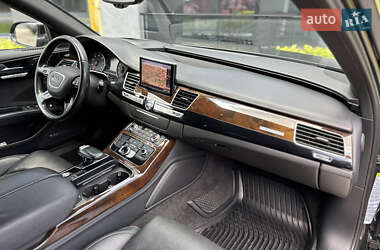 Седан Audi A8 2015 в 
