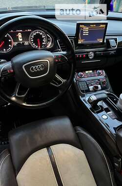 Седан Audi A8 2012 в Чернівцях