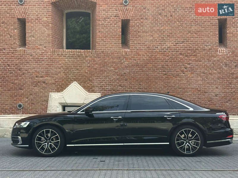 Седан Audi A8 2020 в Львові