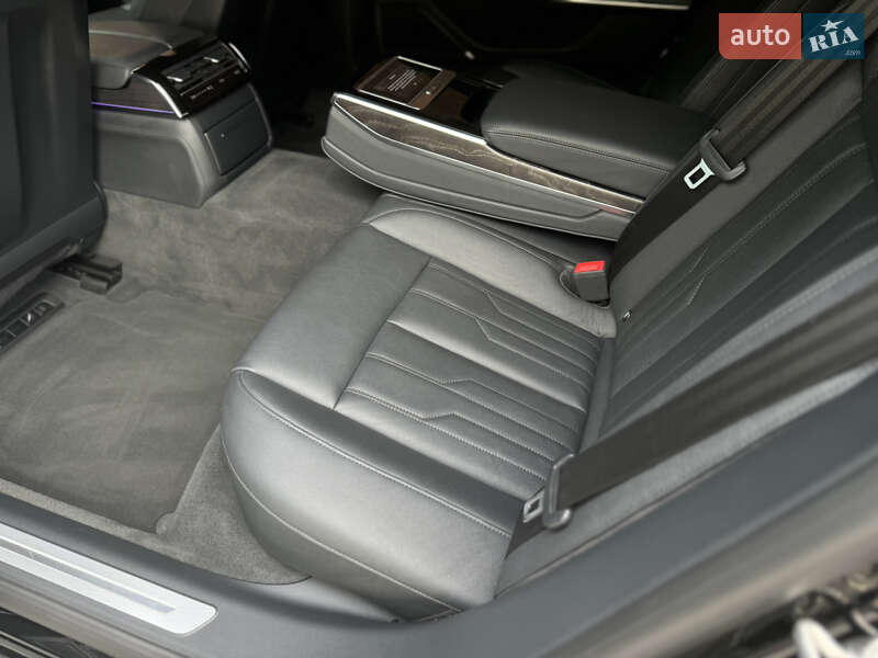 Седан Audi A8 2020 в Львові