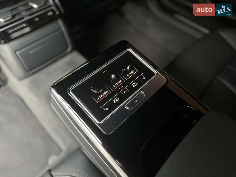 Седан Audi A8 2020 в Львові