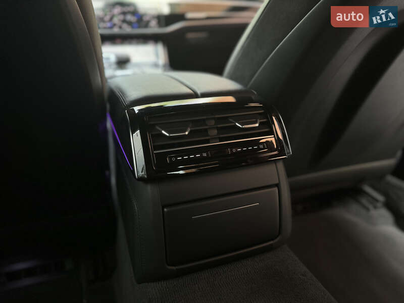 Седан Audi A8 2020 в Львові