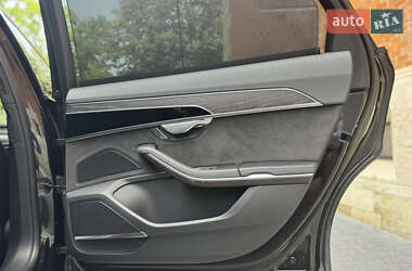 Седан Audi A8 2020 в Львові