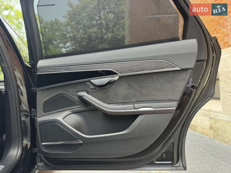 Седан Audi A8 2020 в Львові
