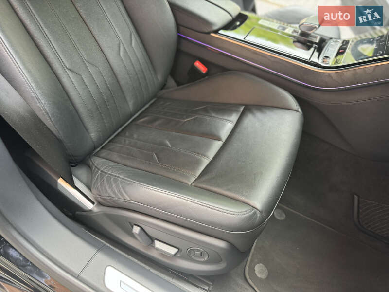 Седан Audi A8 2020 в Львові