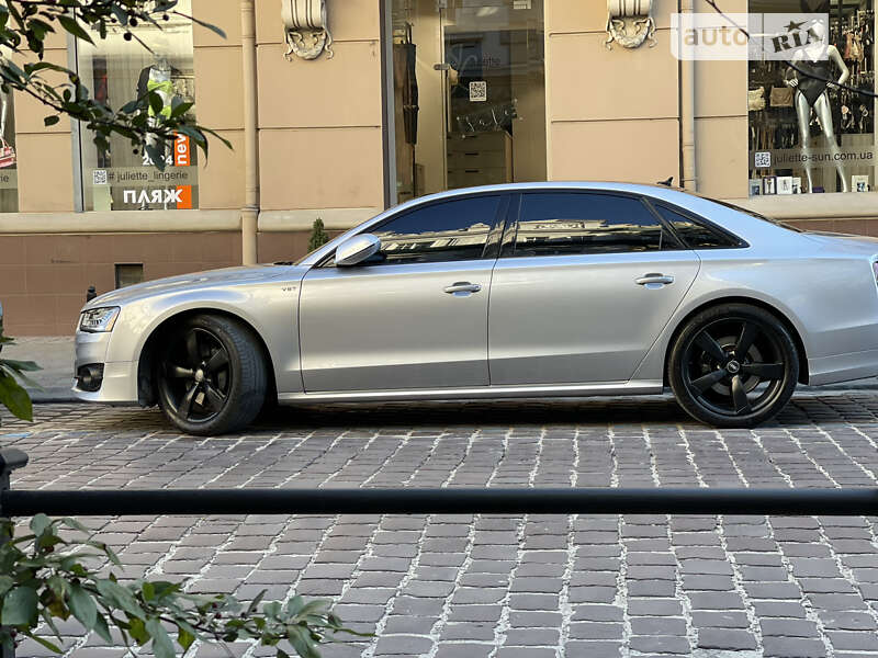 Седан Audi A8 2017 в Львове