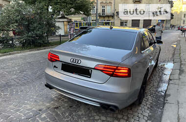 Седан Audi A8 2017 в Львові