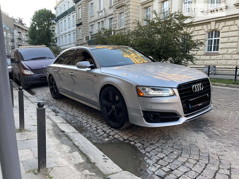 Седан Audi A8 2017 в Львове