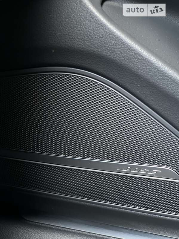 Седан Audi A8 2017 в Львове