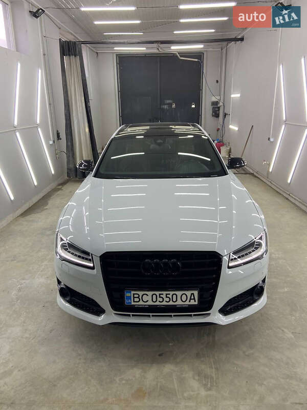 Седан Audi A8 2012 в Львове