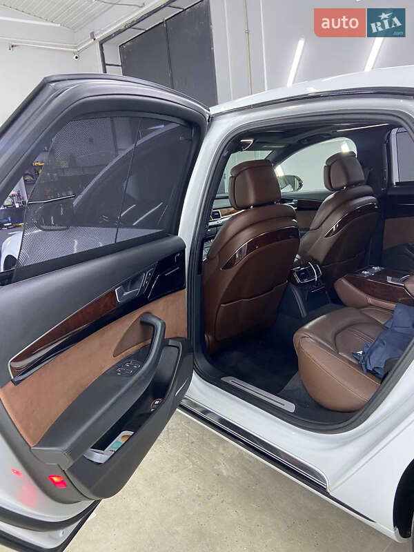 Седан Audi A8 2012 в Львове