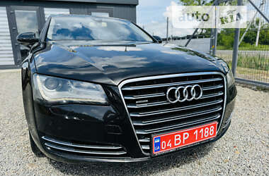 Седан Audi A8 2011 в Іршаві