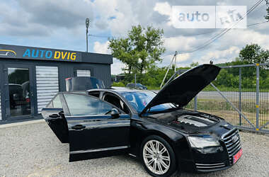 Седан Audi A8 2011 в Иршаве