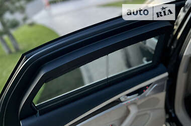 Седан Audi A8 2015 в 