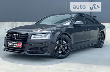 Седан Audi A8 2015 в Львові