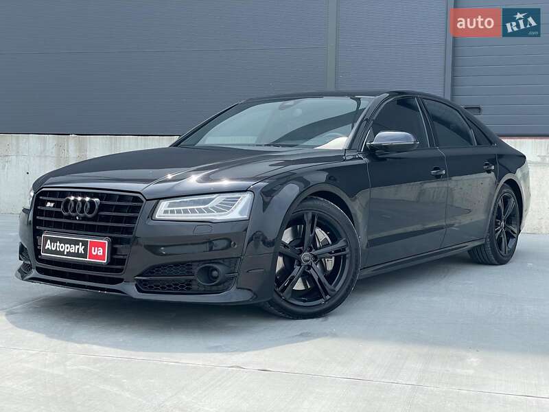 Седан Audi A8 2015 в Львове