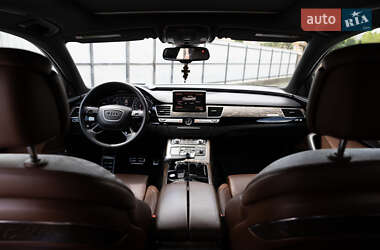 Седан Audi A8 2015 в 