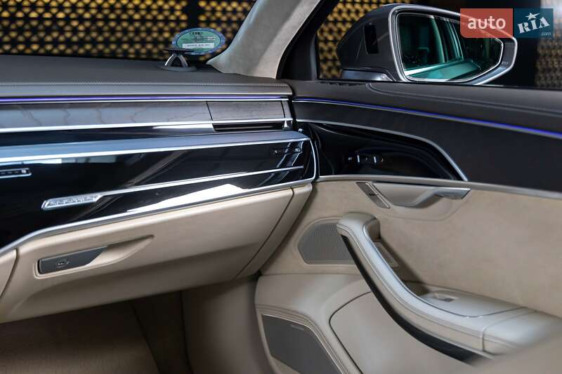 Седан Audi A8 2018 в Луцке