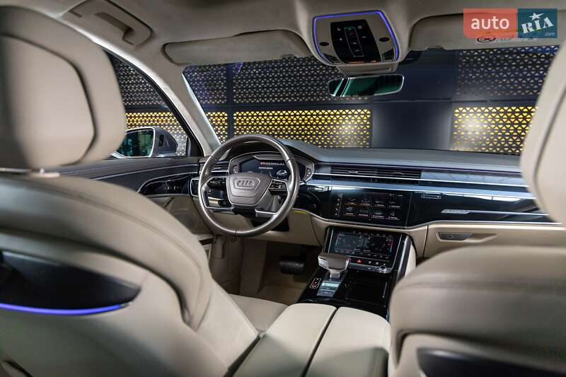 Седан Audi A8 2018 в Луцке