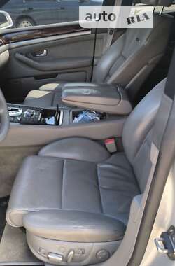 Седан Audi A8 2006 в Южному