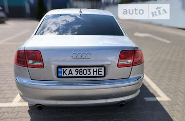 Седан Audi A8 2006 в Южному