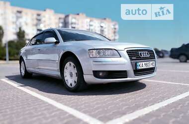 Седан Audi A8 2006 в Южному