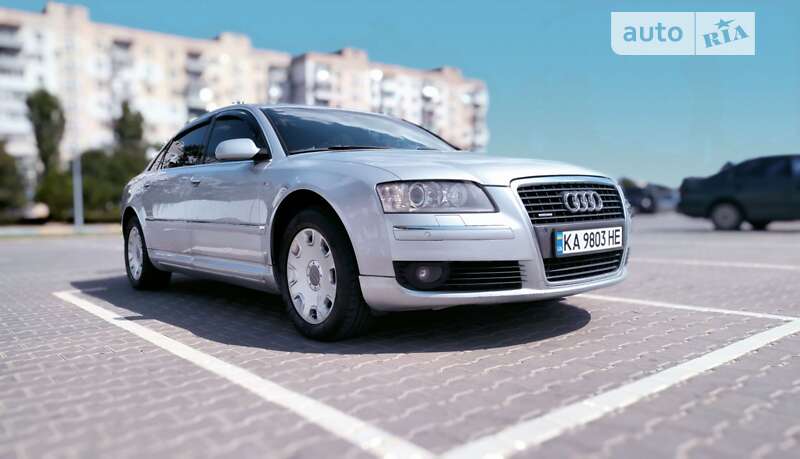 Седан Audi A8 2006 в Южному