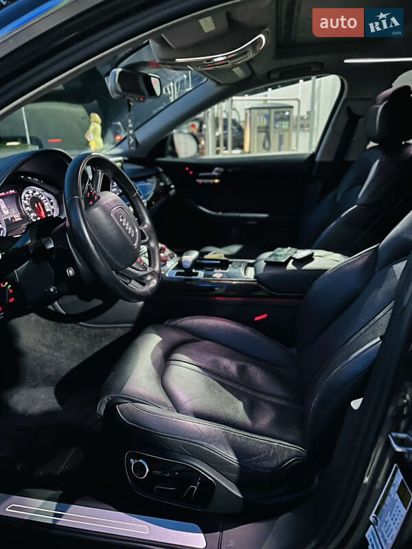 Седан Audi A8 2012 в Одессе