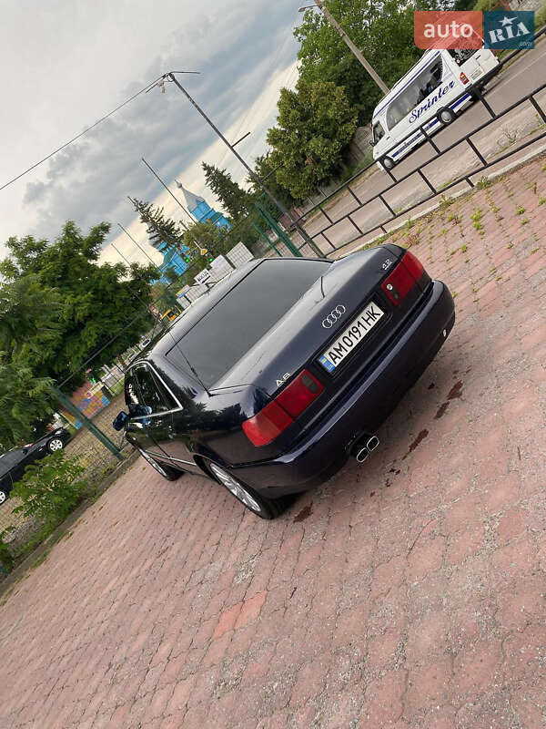 Седан Audi A8 1995 в Бердичеве