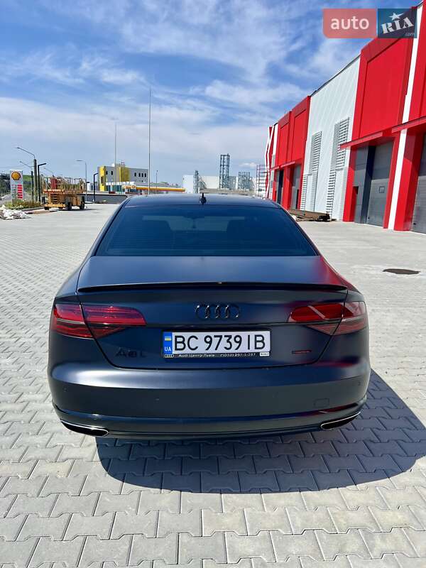 Седан Audi A8 2015 в Львове