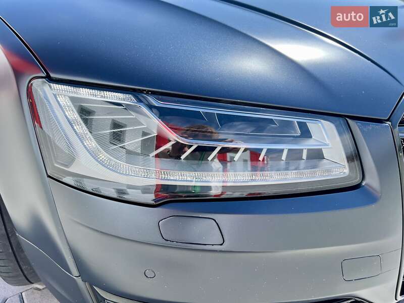 Седан Audi A8 2015 в Львове