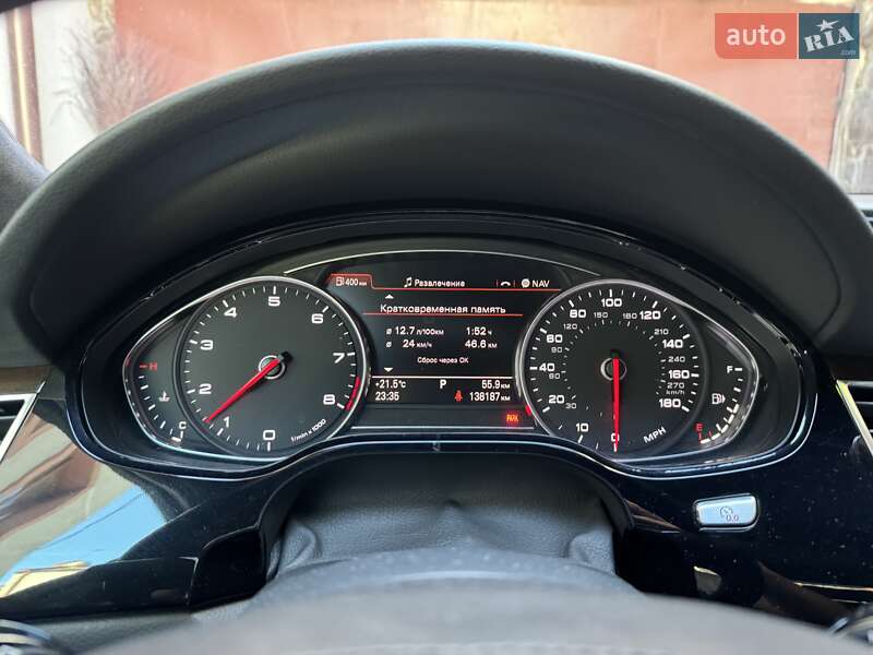Седан Audi A8 2015 в Львове