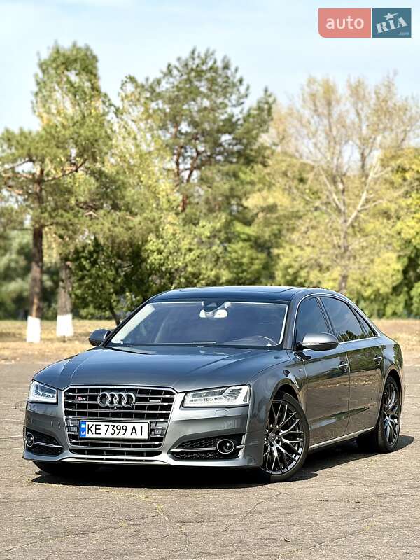 Седан Audi A8 2015 в Каменском