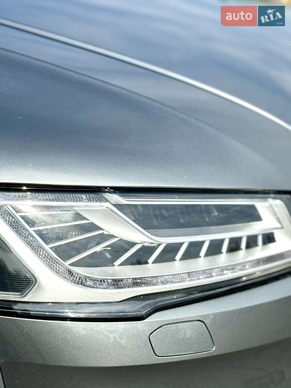 Седан Audi A8 2015 в Каменском