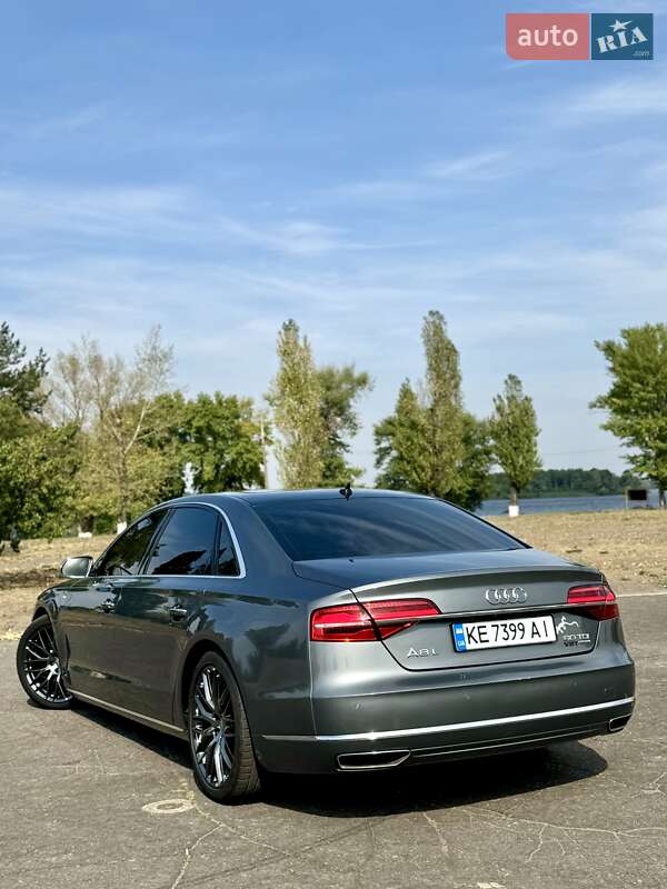 Седан Audi A8 2015 в Каменском