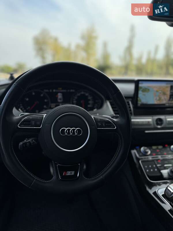 Седан Audi A8 2015 в Каменском