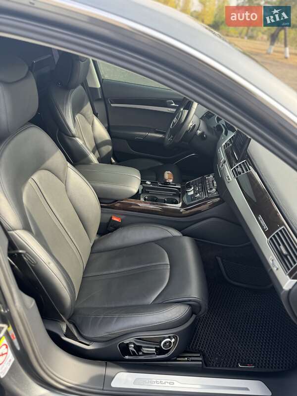 Седан Audi A8 2015 в Каменском